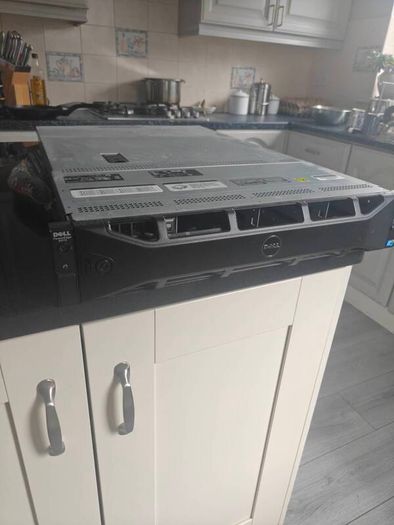 Dell r510 dual Xeon, 48GB RAM (PC3), no hard drives