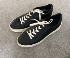 Black/white Ecco runners