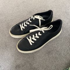 Black/white Ecco runners