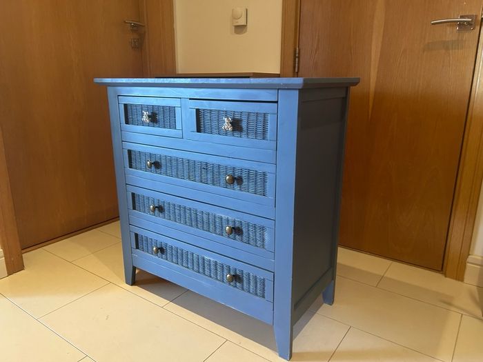 Chest of drawers