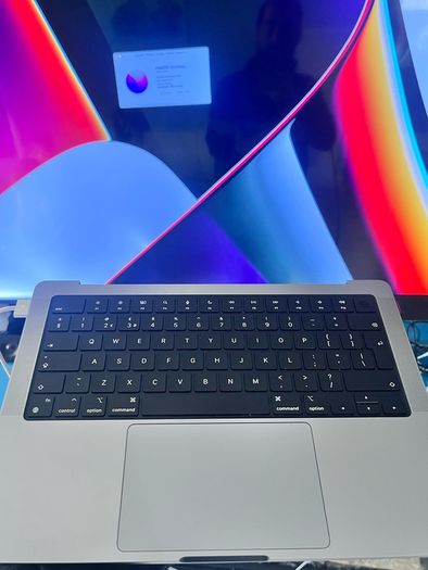 Macbook Pro M1 14" needs screen