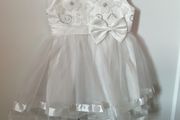 White baby girls dress size 24 months