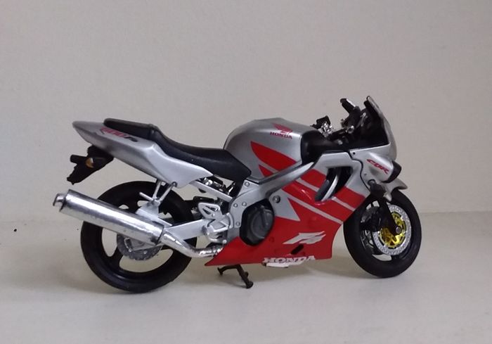 Honda CBR 600 F4 Model Motorcycle