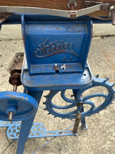 Vintage treadle fret saw. Needs blade