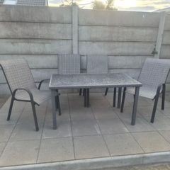garden table and chairs
