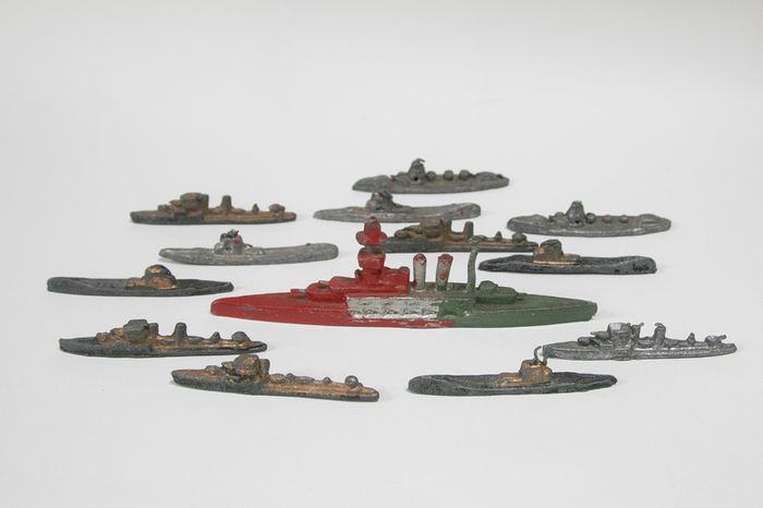 1930s lead toy waterline ships