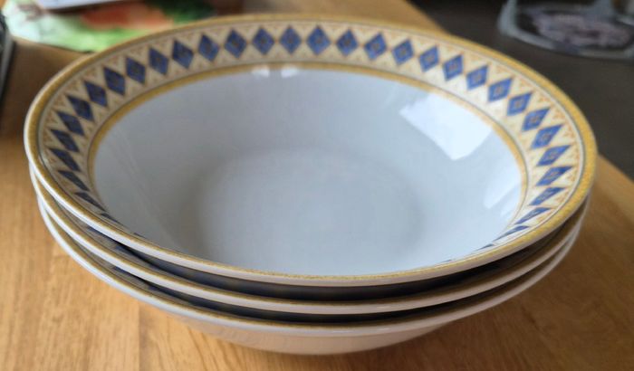 Table Top Company Highlife pattern 9 inch serving bowls X 3