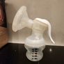 Manual breast pump Image 2