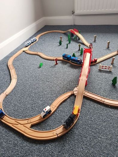 Wooden train set with 5 vehicles and turnstile