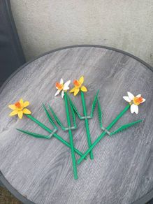 LEGO Daffodils Building Set, 1 Petal missing