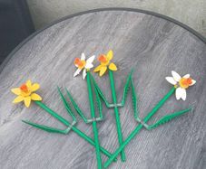 LEGO Daffodils Building Set, 1 Petal missing