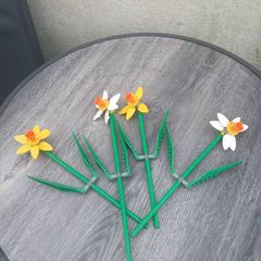 LEGO Daffodils Building Set, 1 Petal missing