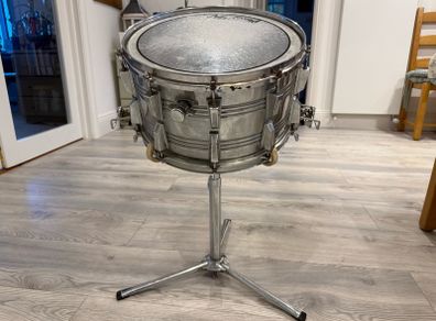 Newsound 14" snare drum and stand