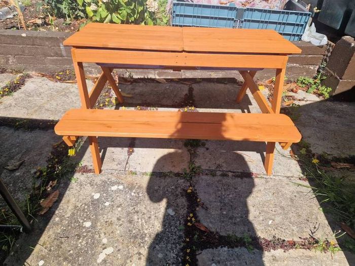 Kids picnic sand table