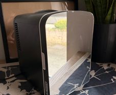 Chefman Mini Beauty Fridge with Mirrored Door (4L / Skincare & Drinks)