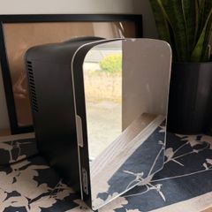 Chefman Mini Beauty Fridge with Mirrored Door (4L / Skincare & Drinks)