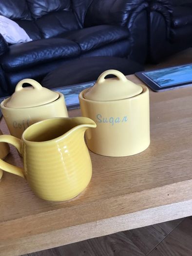 Delphi yellow colour