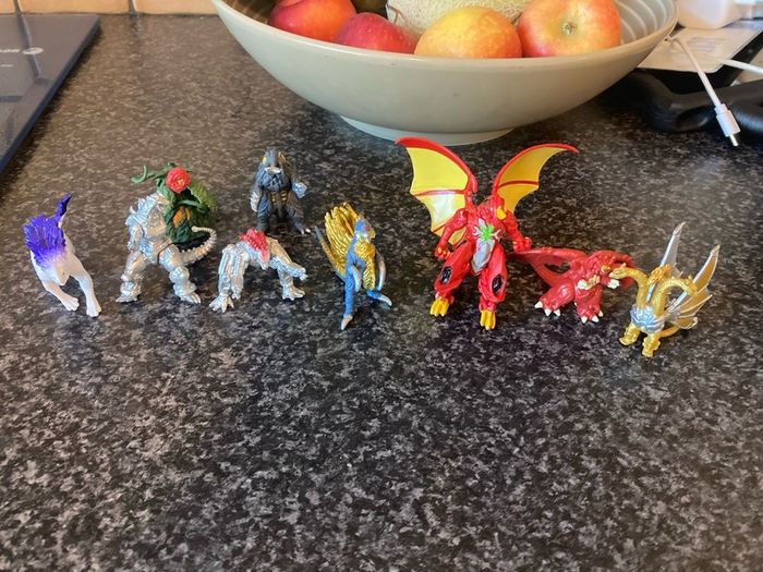 Small toys Godzilla/gigan/ king gidhora and others