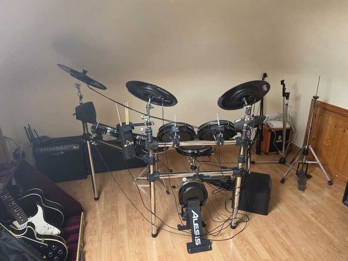 Alesis DM10 Studio Electronic Drum Kit