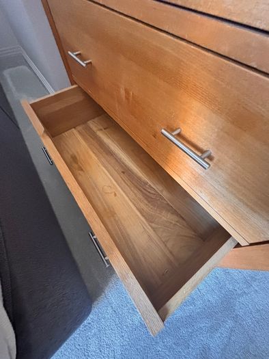 Chest of drawers