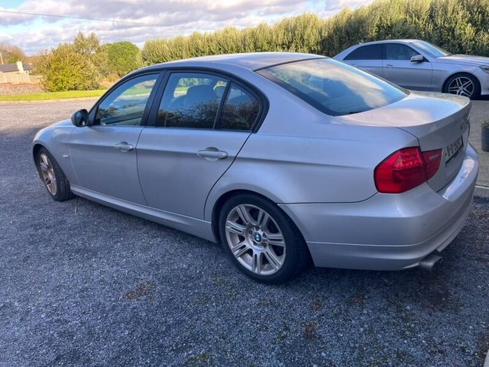 BMW 3-Series 2011