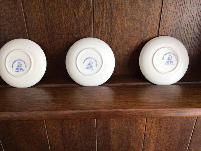 3 Vintage blue & White Wedgwood mini picture plates