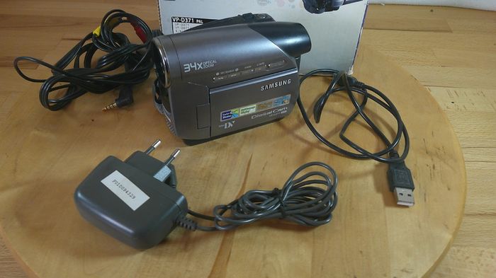 Samsung VP D371 MiniDV Digital Camcorder (PAL) Tested & Working Boxed with Accessories