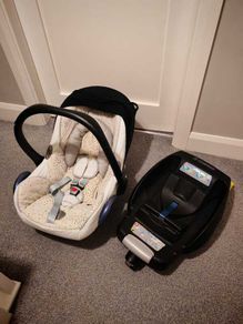 Maxi-Cosi CabrioFix car seat and ISOFIX base