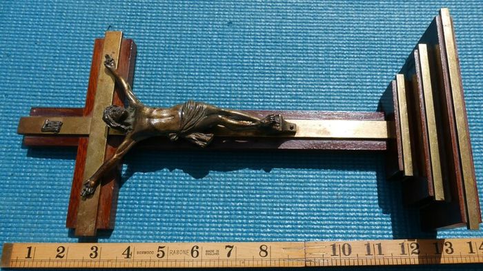 Victorian Amboyna Crucifix. 13,5" x 6,5"