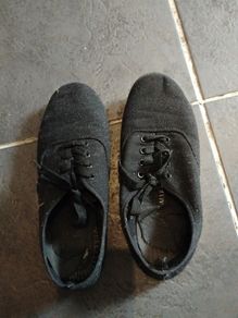 women sport shoes