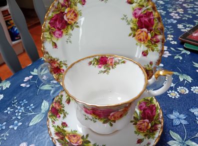 Royal Albert Country Roses nineteen Piece China Teaset