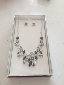 Boxed Necklace & Earrings Set  New