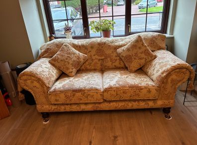 Suite of furniture- like new