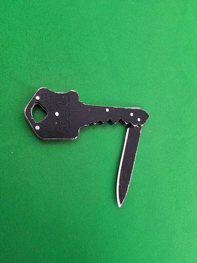 SOG Keychain Tools Victorinox Classic sd Swiss Army Knife Bundle