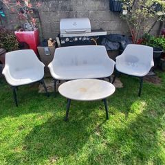 Garden table & chairs