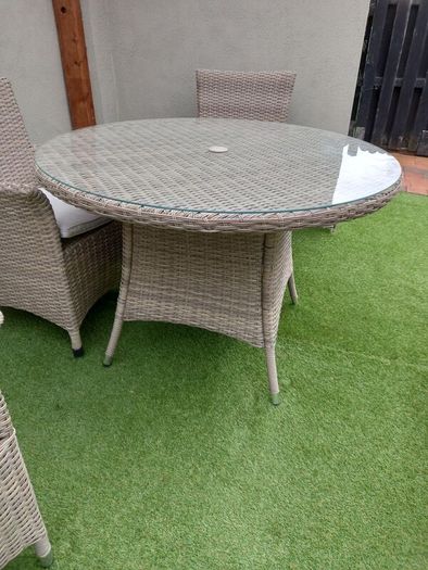 table and chairs