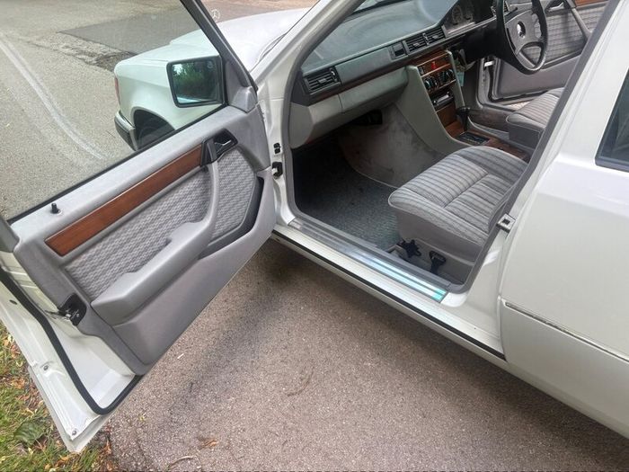 Mercedes-Benz 300D W124