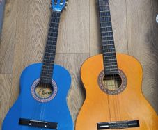 2 Guitars Karina and Lauren