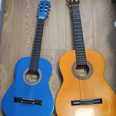 2 Guitars Karina and Lauren
