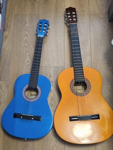 2 Guitars Karina and Lauren