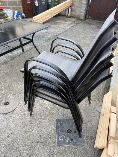 garden table and chairs