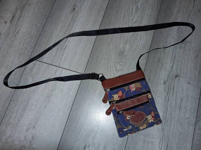 1 Euro Each To Clear!! - Variety Of Bags - Make Up, Toiletries, School, Etc