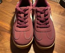 Brand new with tags burgundy runners size 10