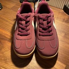 Brand new with tags burgundy runners size 10