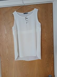 Dunnes Ivory  Popcorn Shell Sleevless  Blouse. S.12