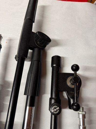 4 tripods with lighting mounts