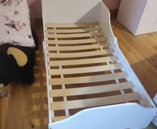 Toddler bed