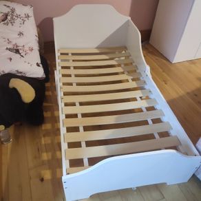 Toddler bed