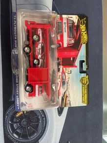 Hot wheels Team Transport '73 Plymouth Duster with Second Story Lorry #82