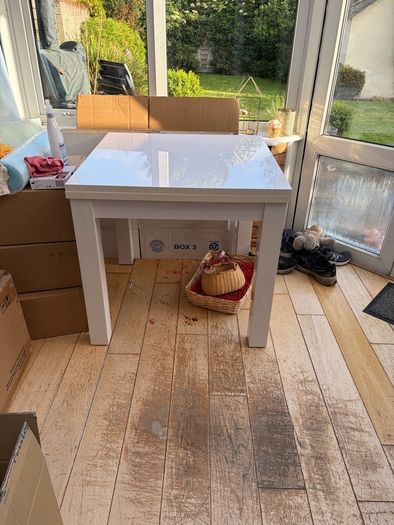 White High Gloss Extending Kitchen Table (80cm to 160cm)
